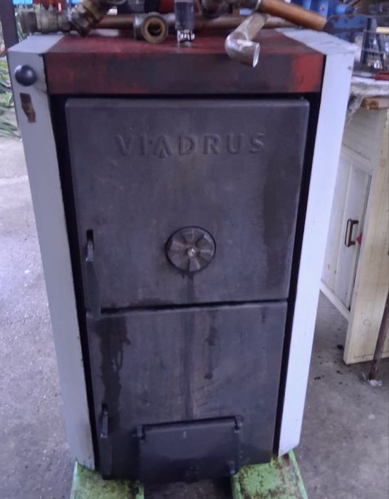 Centrala pe lemne Viadrus 25kw + accesorii+ vas de expansiune