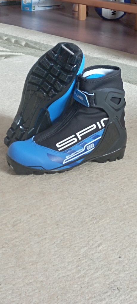 Лыжные ботинки новые