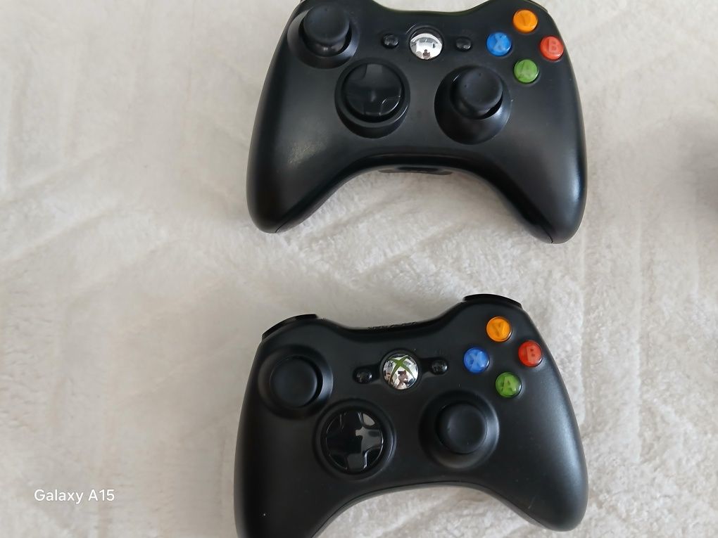 Xbox 360 + Kinect + 2 Контролера + 13 Игри
Продавам Xbox 360 E в
