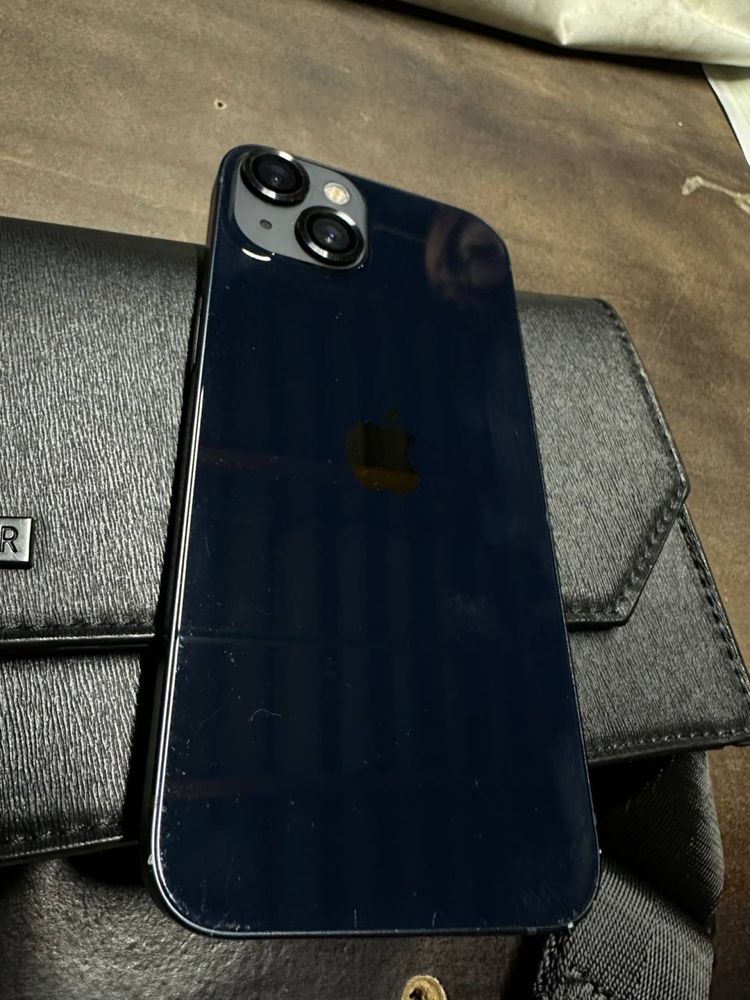 Продаю Iphone 13
