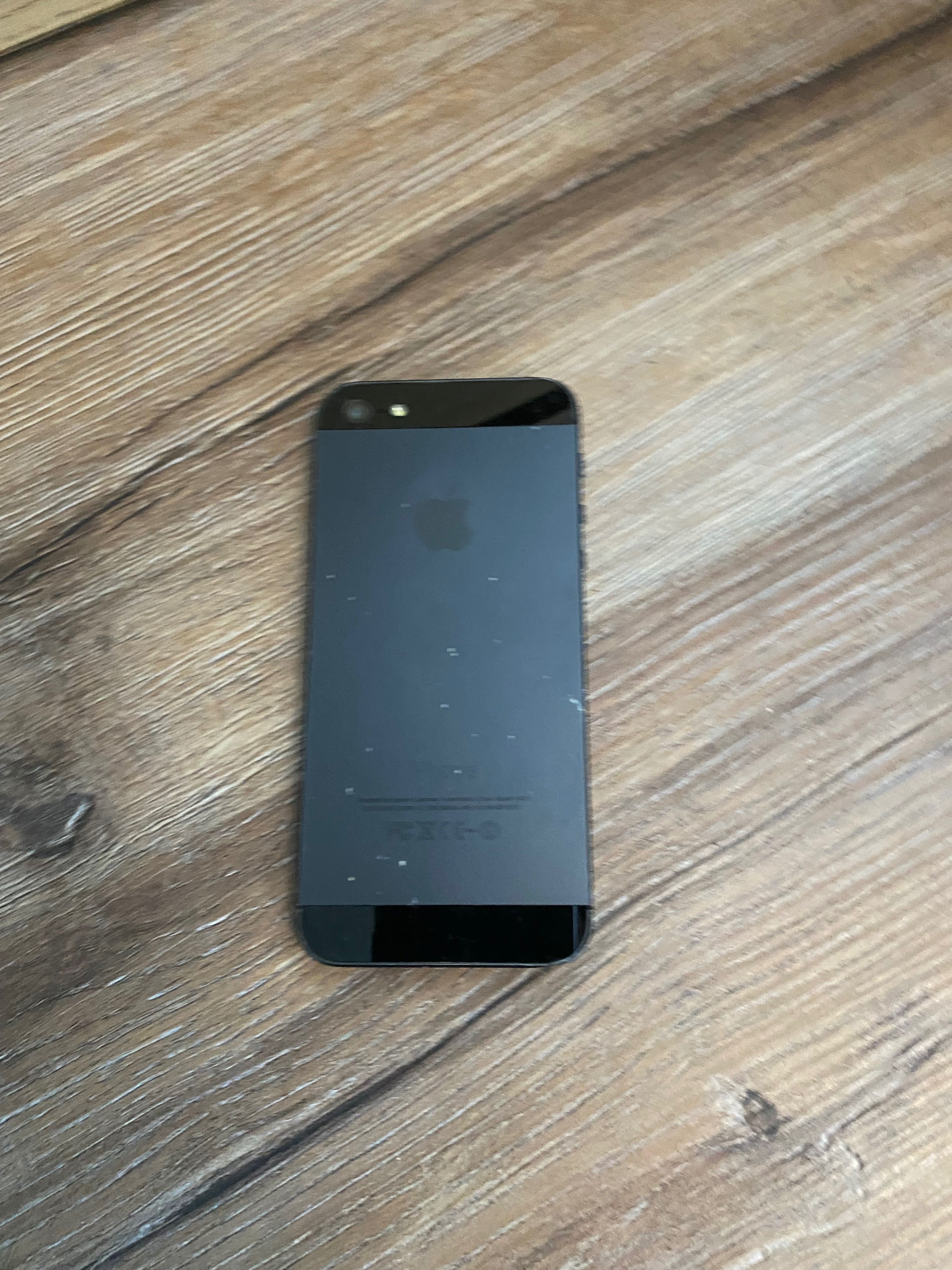 Мобилен телефон iPhone 5