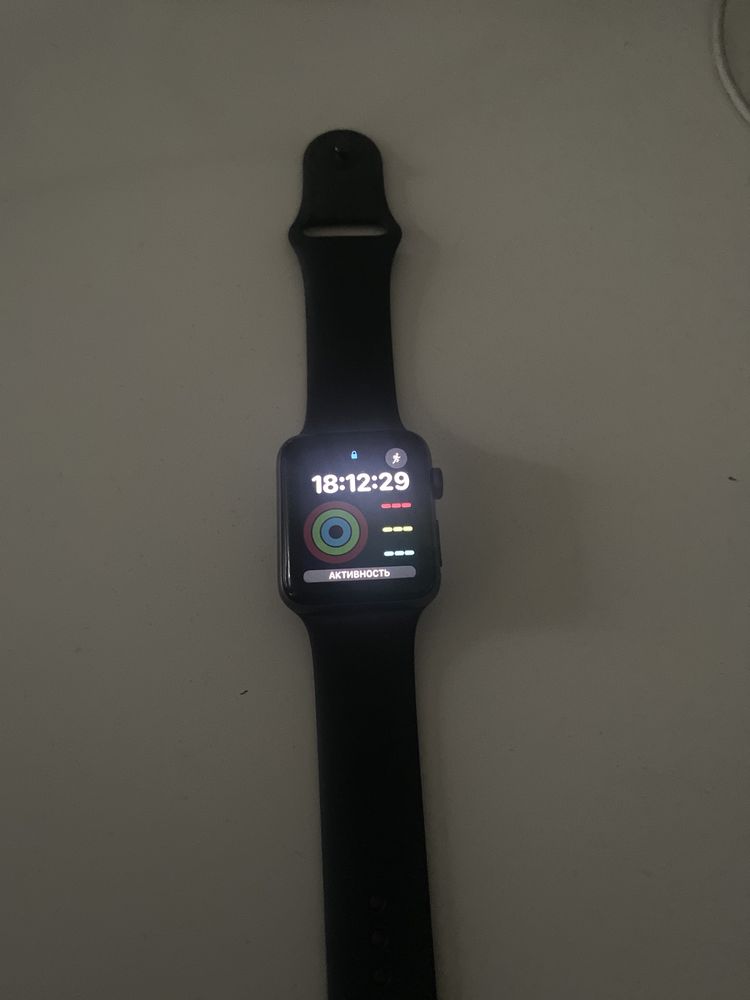 Продам часы Apple watch, зарядка имеется