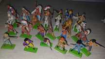 26 figurine calareti si pedestri - indieni si cowboy britain deetails