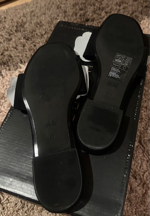 Papuci cu floricele, piele naturala intoarsa H&M