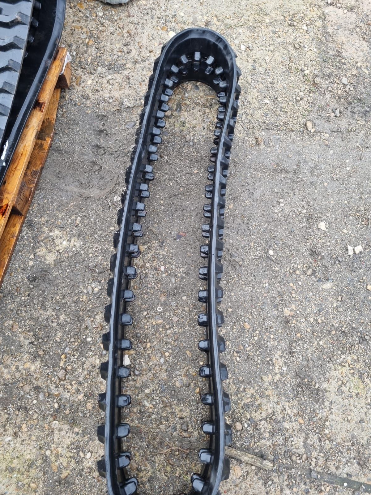250x70x46(dinți)  senile cauciuc jcb trackmaster hyundai kubota takeuc