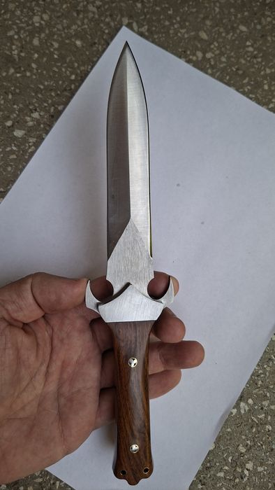 Cuțit vânătoare cu dublu tăiș ( tip sabie ) – 225g – 25,5 cm