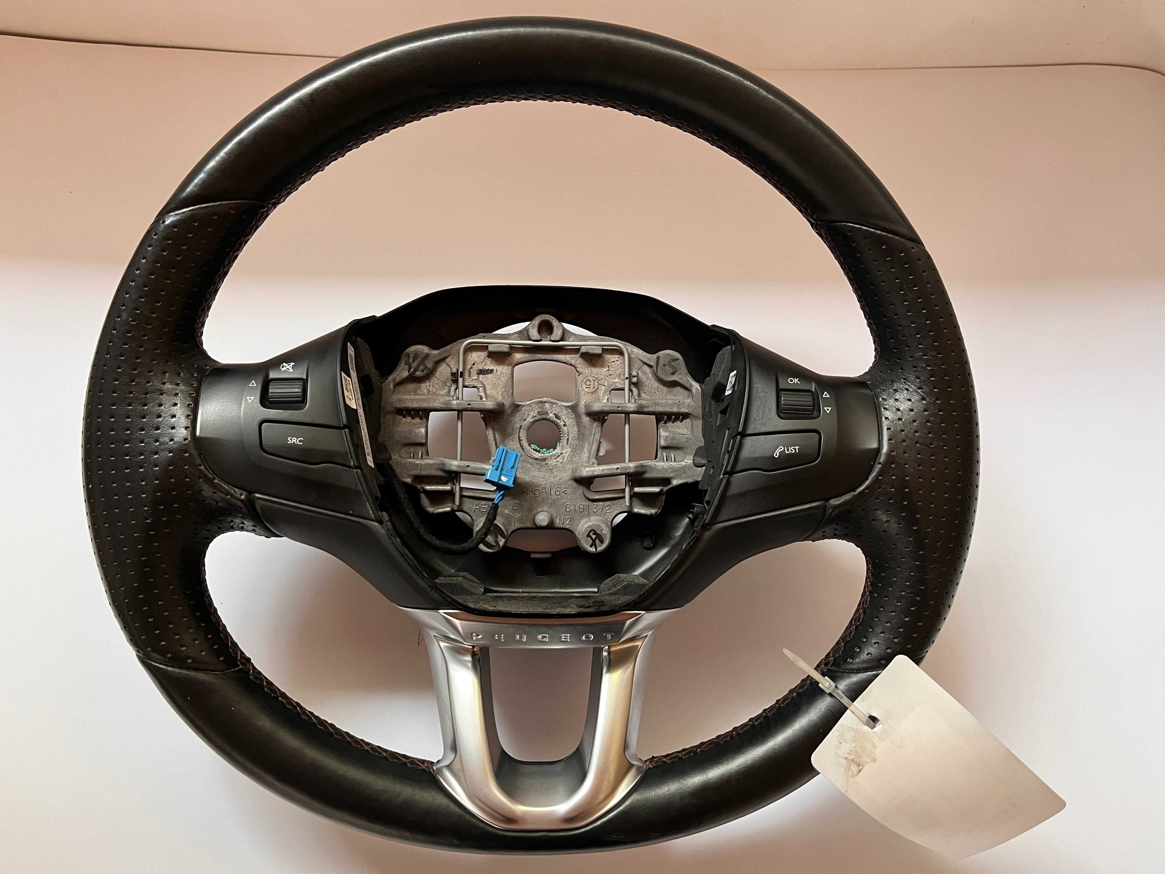 Оригинален с перфорирана кожа Мулти волан Peugeot 2008 Пежо pejo