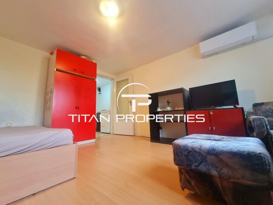 Дава се под наем Едностаен апартамент в Бургас, Лазур - 30 кв.м за 204 € - Снимка #1