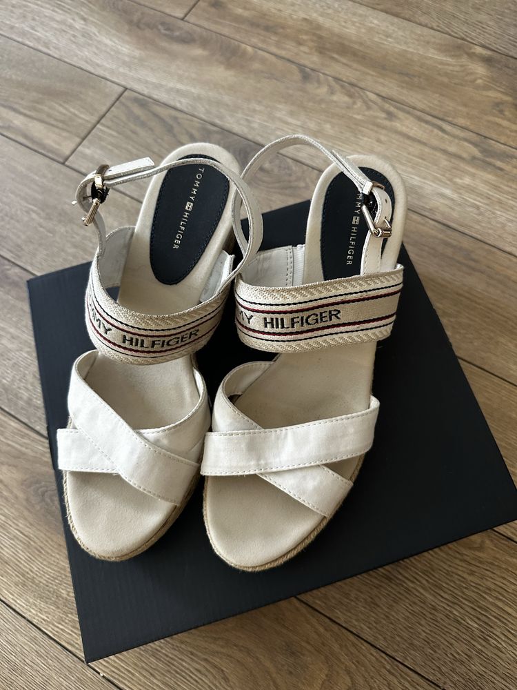 Сандали на платформа Tommy Hilfiger