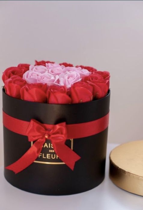 Cutie cadou Trandafiri Artificiali