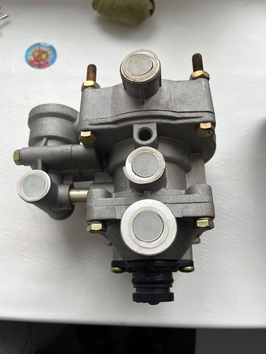 Продам тормозные краны на камаз