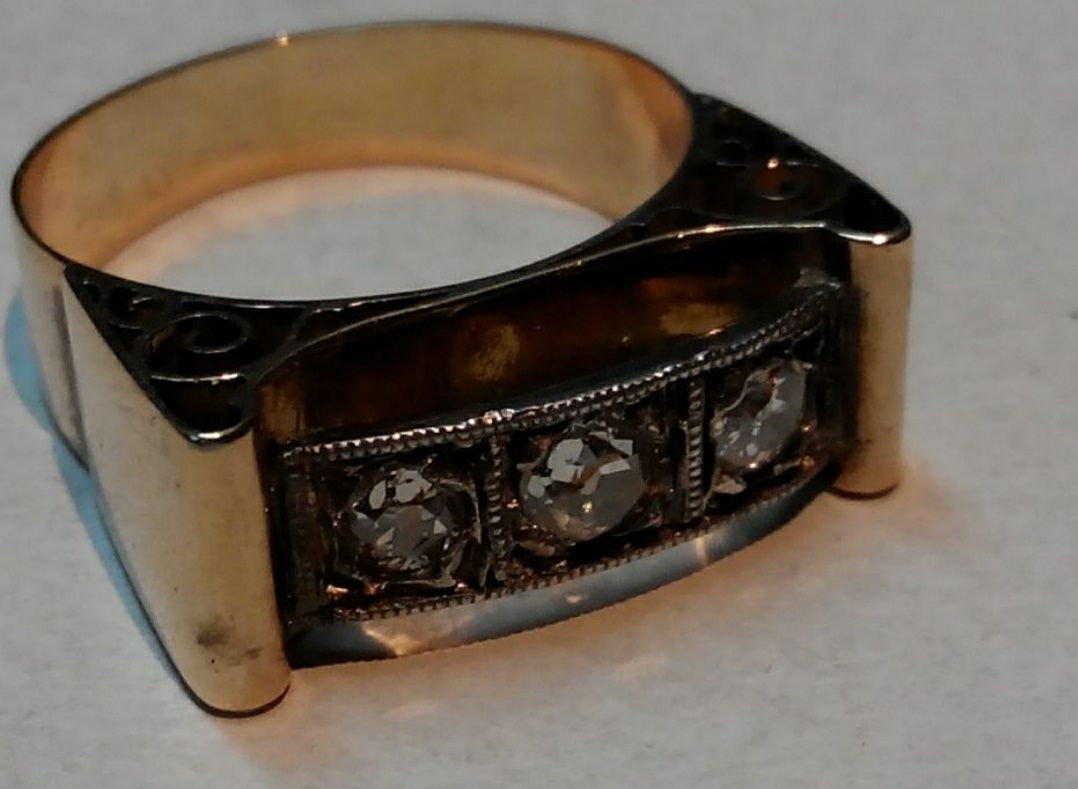 Стар златен пръстен с диаманти