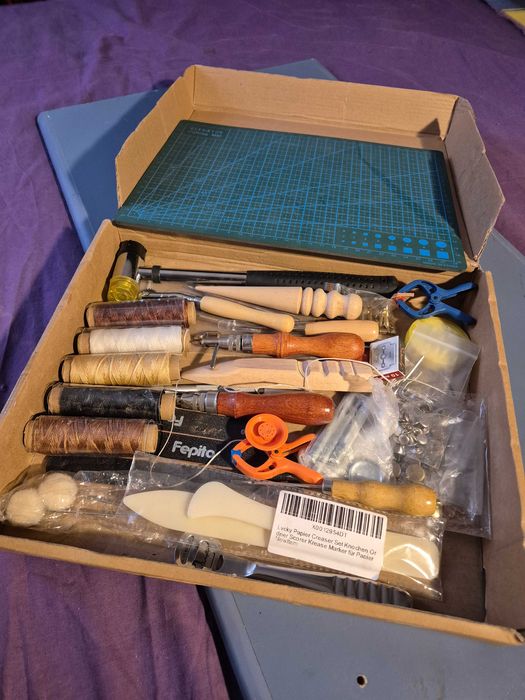 Set de unelte prelucrare piele (set scule pentru artizanat din piele}