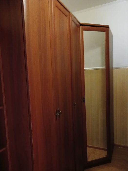 Шкаф угловой коричневый