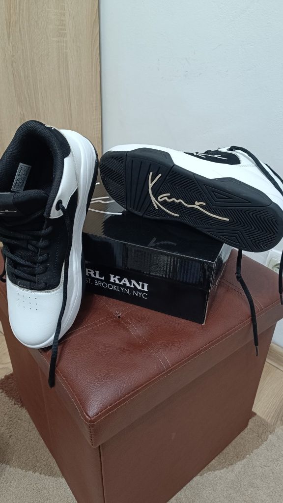 Vând pantofi sport Karl Kani Nr. 39