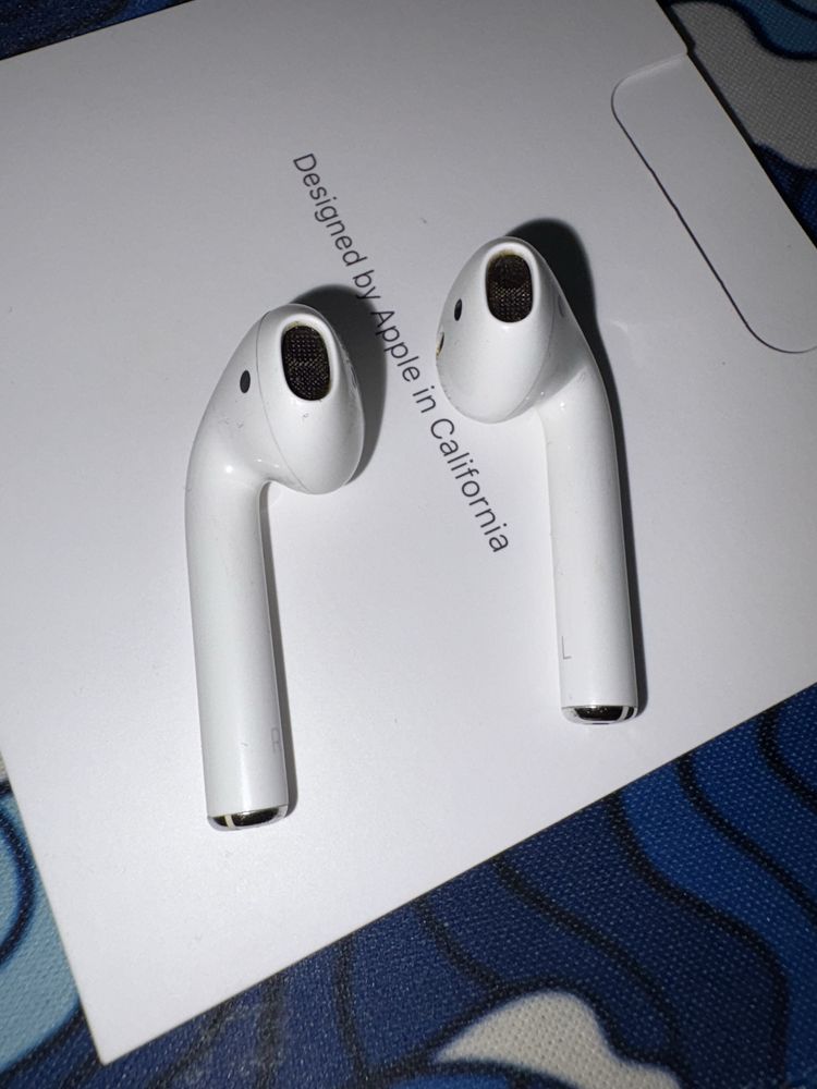 Продам Airpods 1