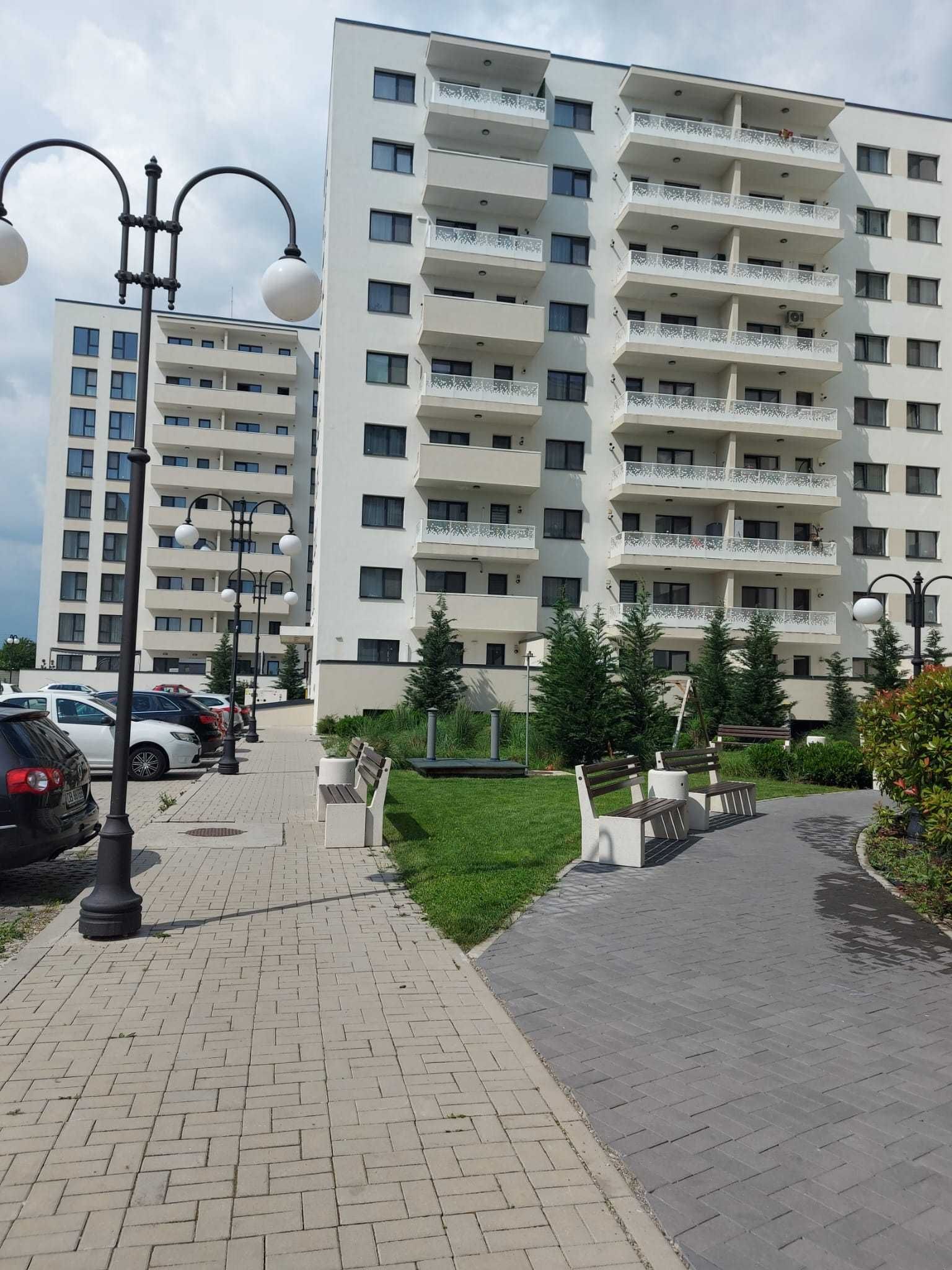 Inchiriere apartament bloc nou cu loc de parcare zona vest