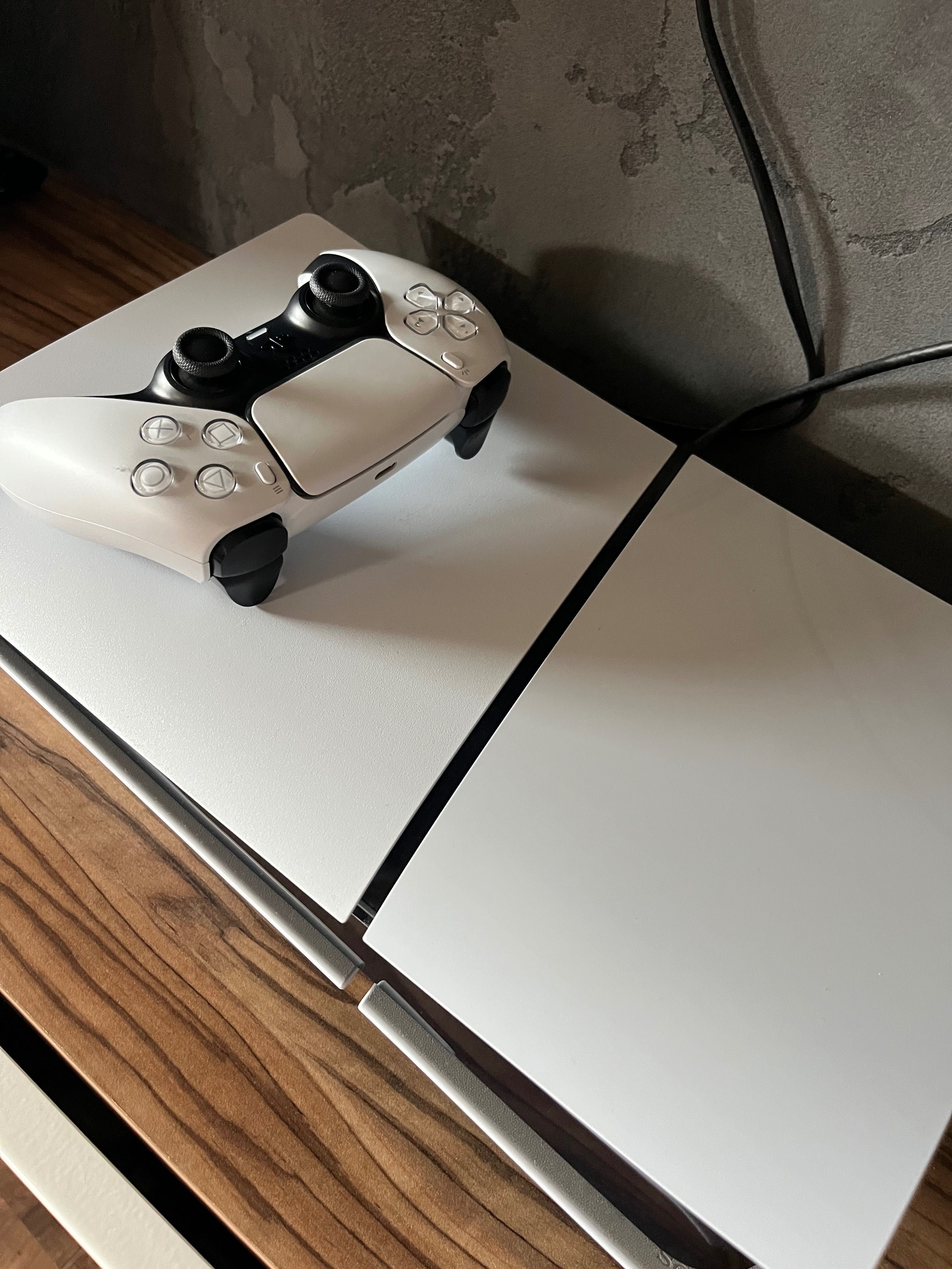 PS5 Чисто нов , с гаранция .