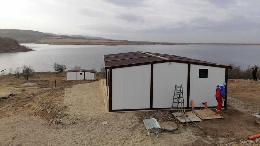 Casa, garaje auto pe structura metalica si panou sandwich termoizolant