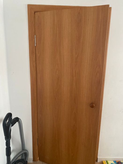 Продам межкомнатные двери 5 штук