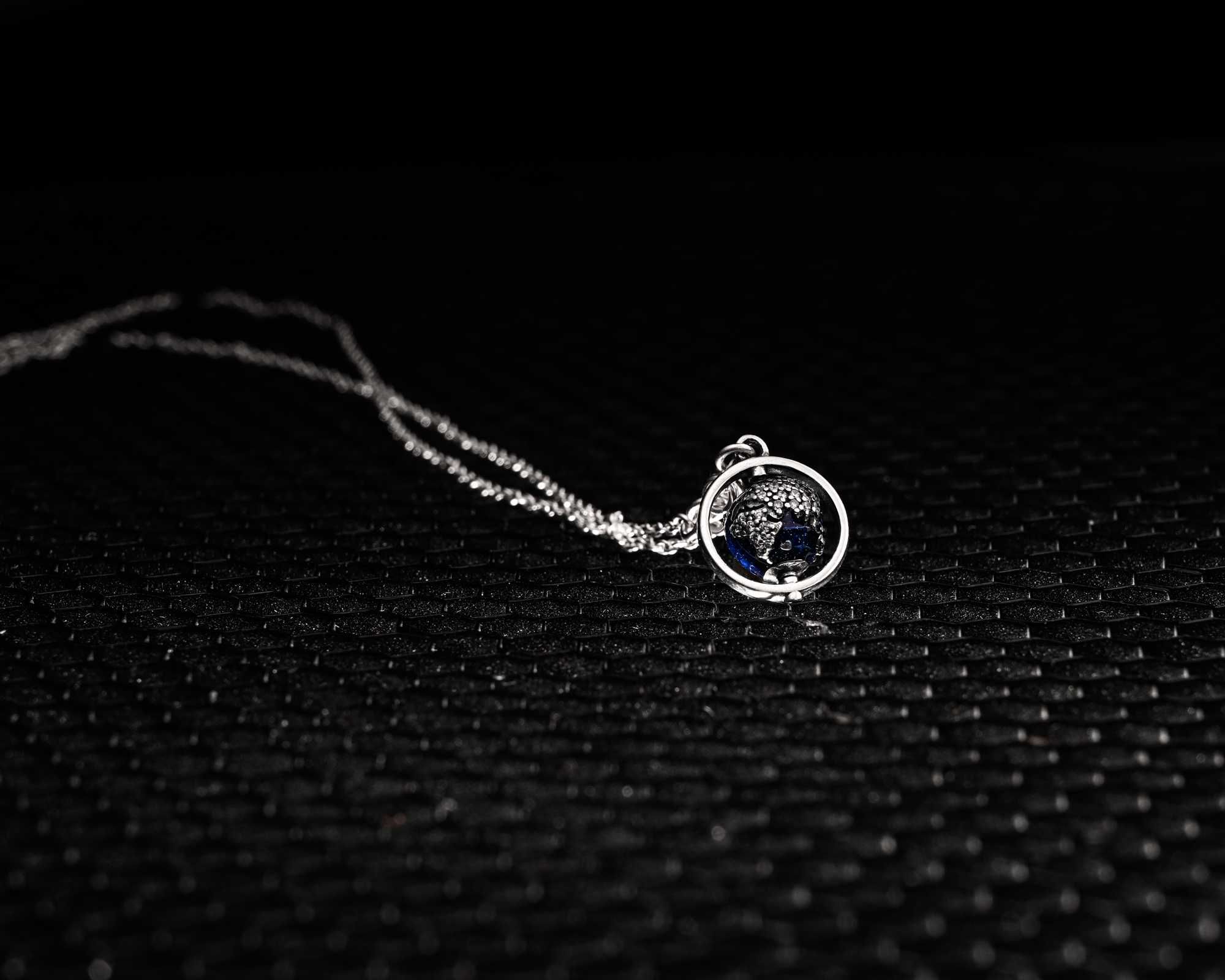 Pandora Колие с висулка глобус