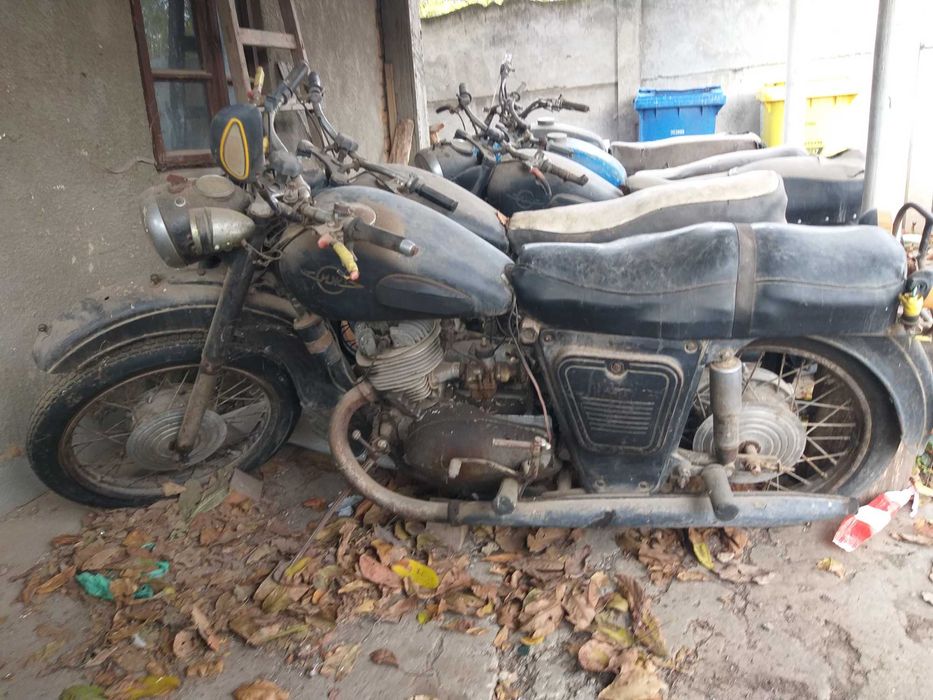 motocicleta Ij fara atas