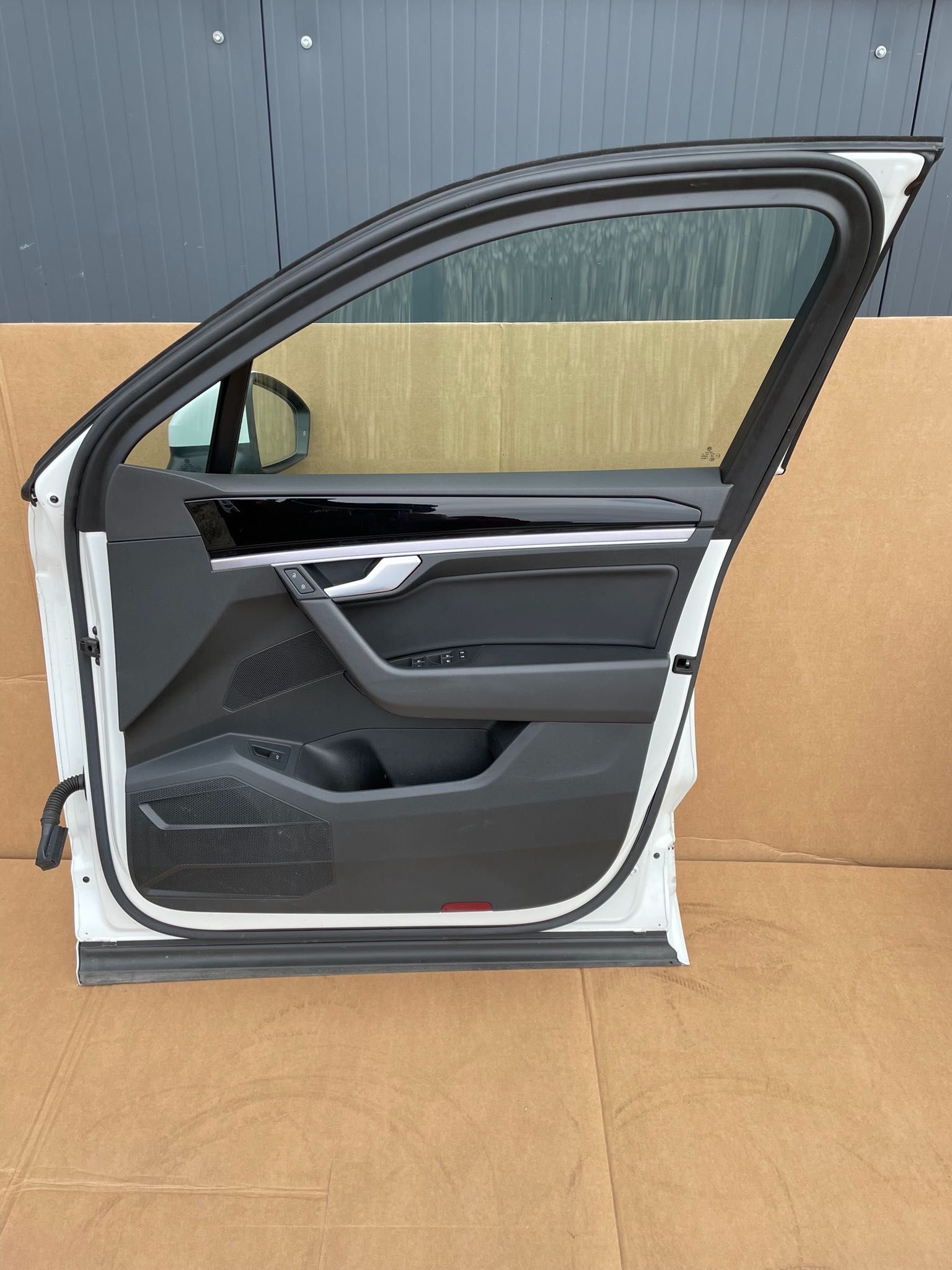 Usa dreapta fata completa VW Touareg 2019+ vopsea originala