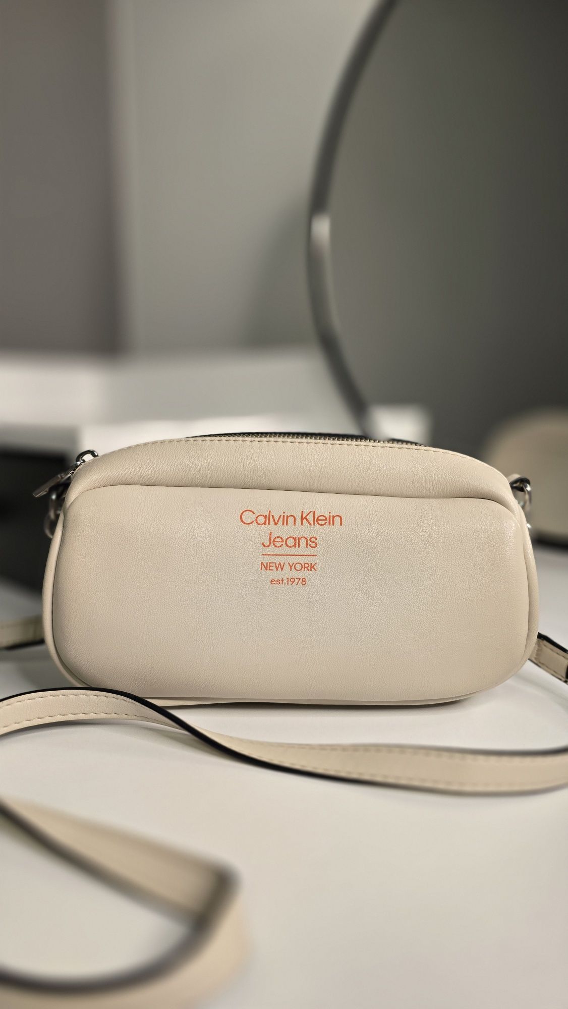 ОРИГИНАЛНА чанта Calvin Klein