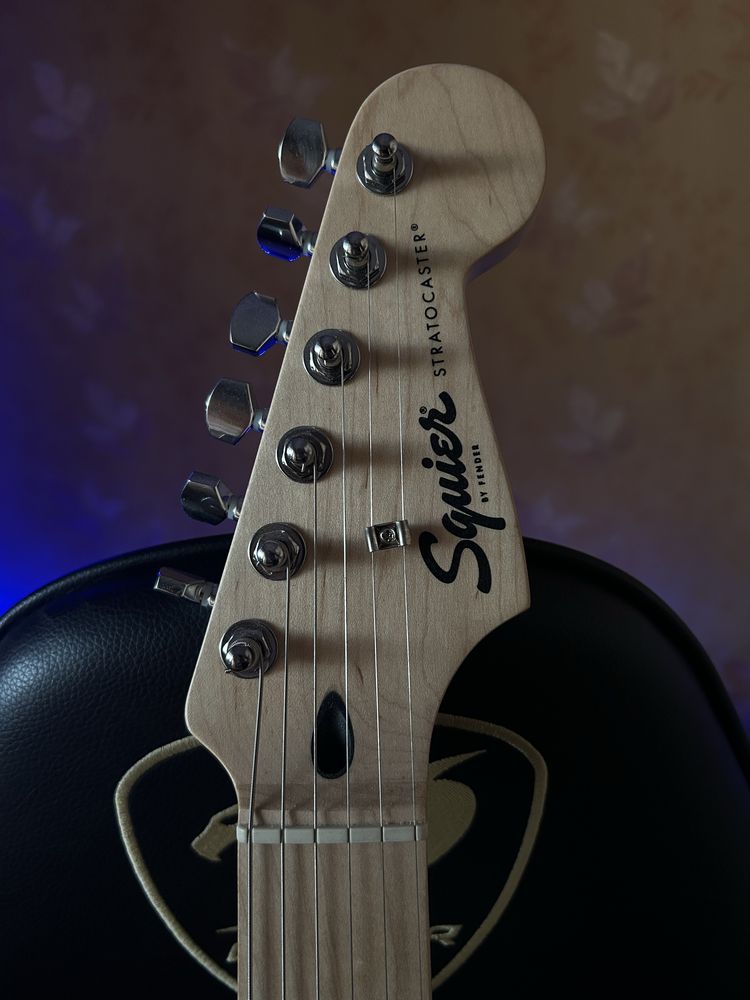 Продается Электрогитара Squier Sonic Stratocaster HT Arctic White