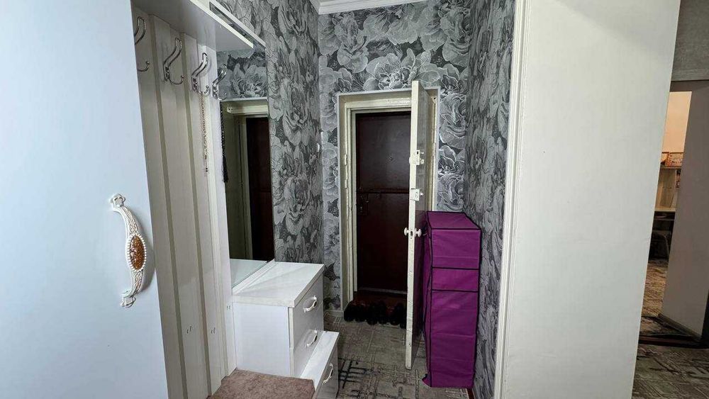 Текстил Бурч аптекаси 3 қаватда 4 хонали квартира сотилади.ID: 1487