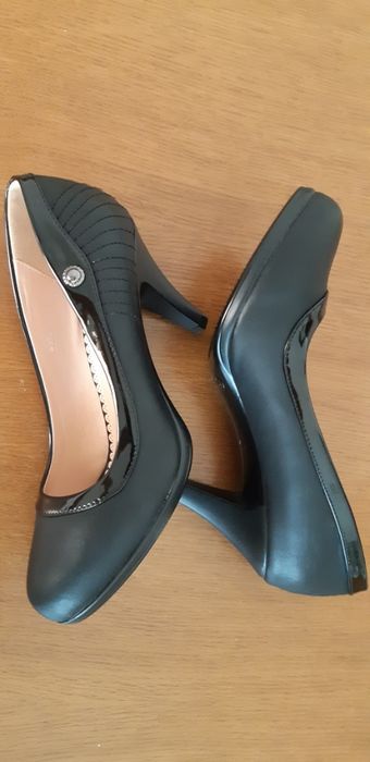 Pantofi noi, marimea 40