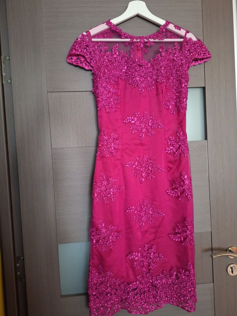 Rochie midi făcută pe comandă, roz fuchsia, este un s-m