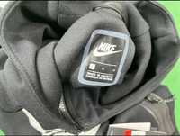 Nike tech fleece black and white