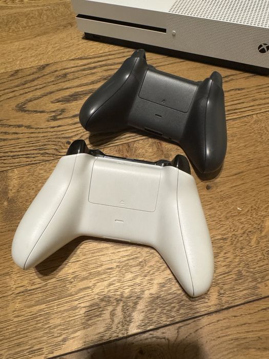 Xbox one + 2 controller