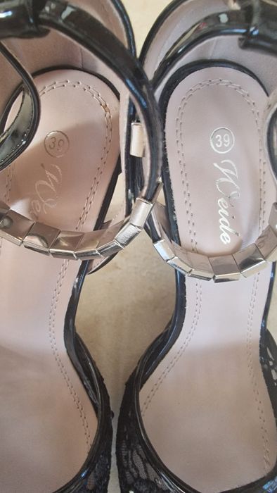 Sandale de lac cu dantela