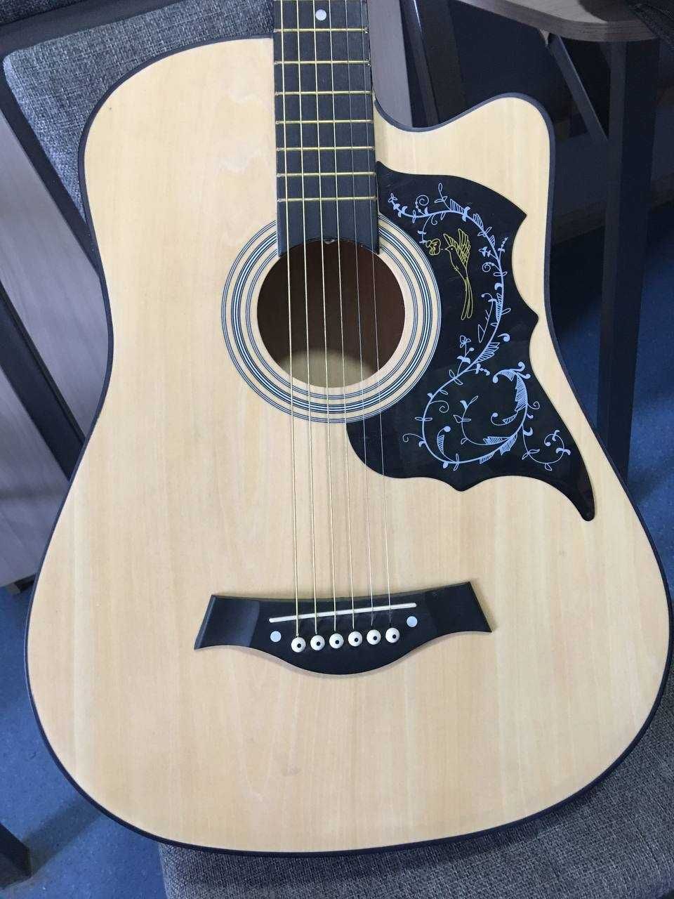 Gitara akustika full komplekt yangi sotiladi