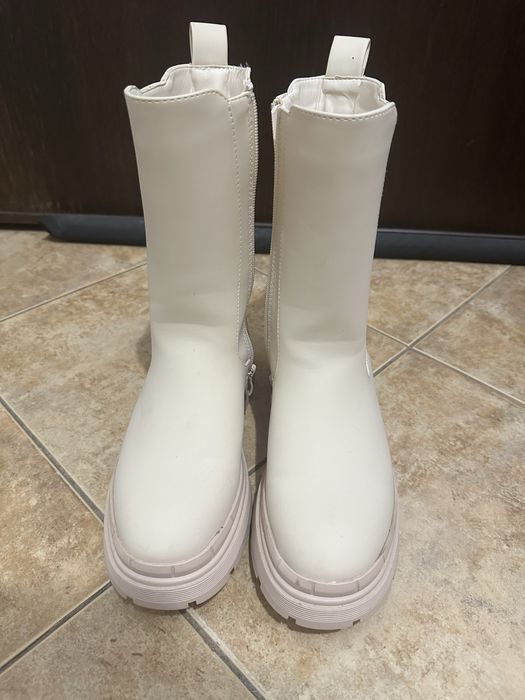 Бежови боти 20 левс