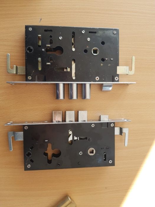 Accesorii usi metalice/termopan (feronerie-broasca-butuc-shield etc.)