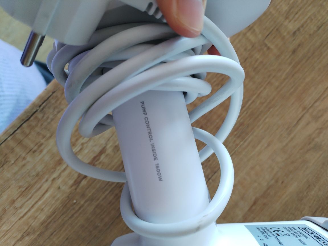 Парна, вертикална ютия Black& Decker
