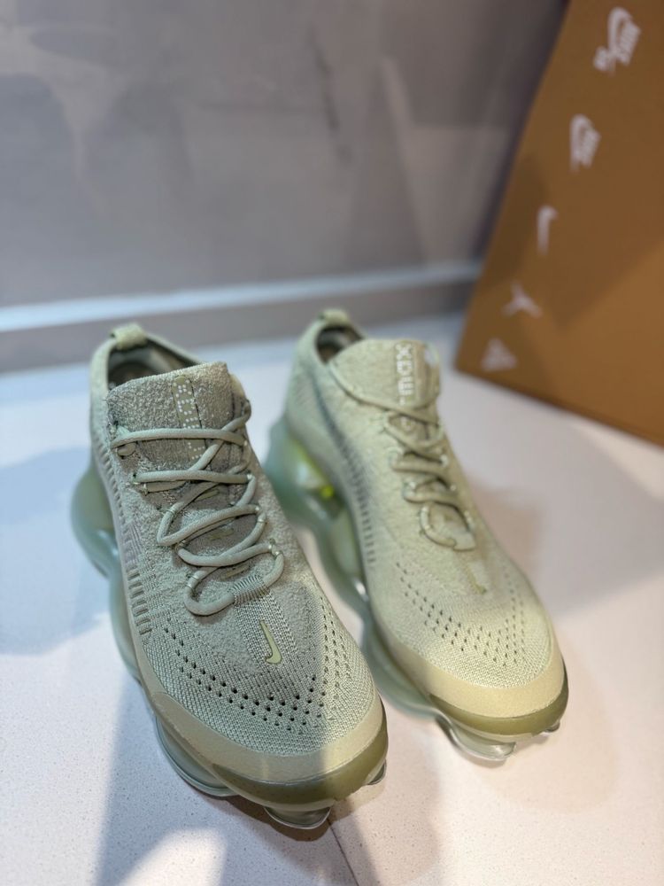 Nike Air Max Scorpion Flyknit Olive Aura · White · Volt