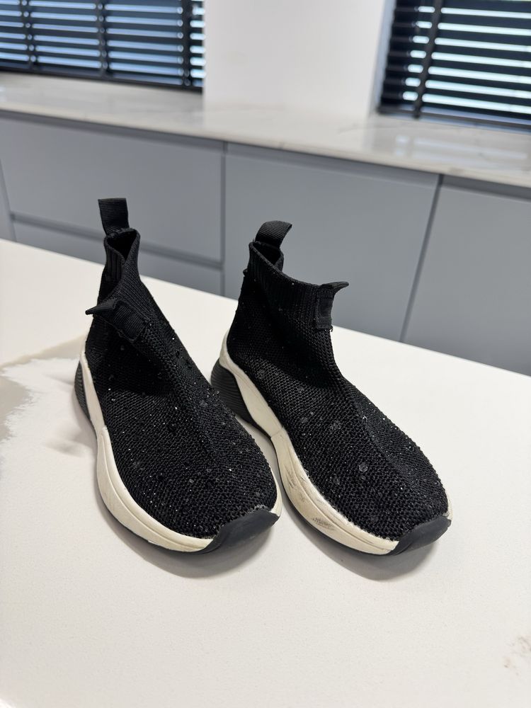 Adidasi zara, river island h&m mar. 26