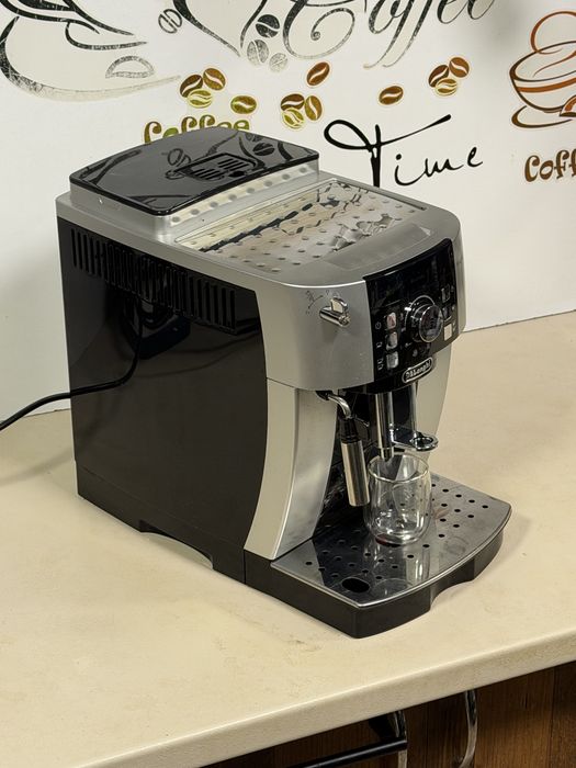 Кафемашина кафе автомат delonghi magnifica S с гаранция