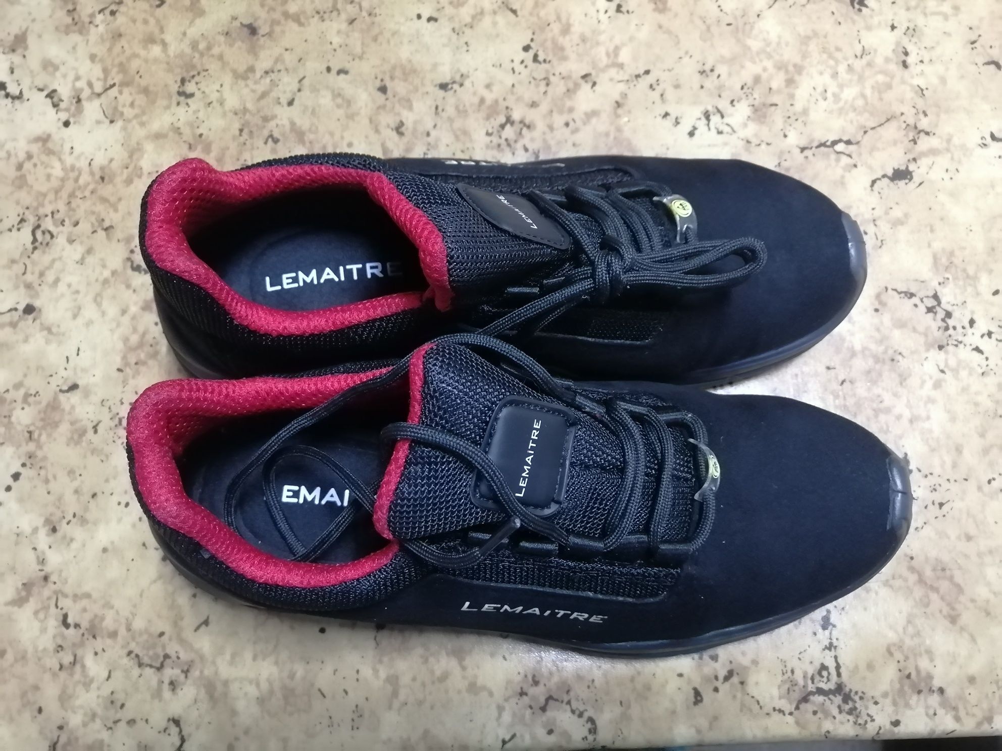 Продавам обувки LEMAITRE