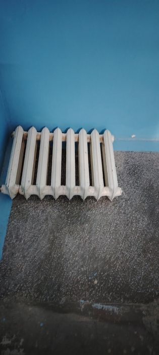 Radiatr 8 qovurg'ali chugunniy