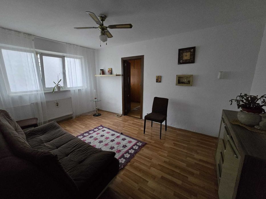 Vând apartamet 2 camere, parter, Ploiești – mobilat complet, 46.000 €