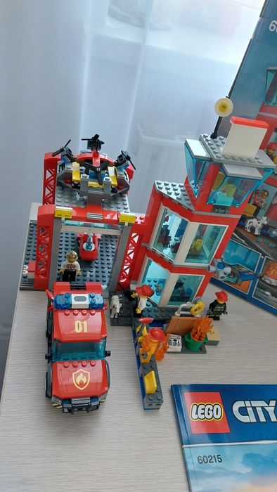 Lego City 60215 Statia de pompieri