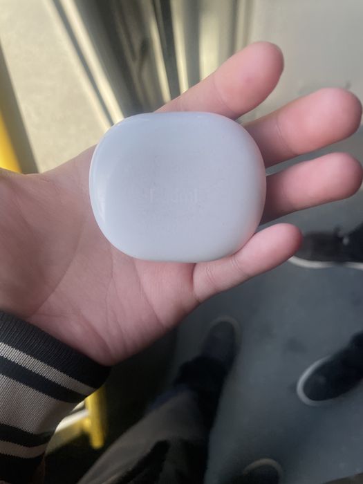 Прадаю редми наушники хорошо работаеть только чуть чуть звуком проблем