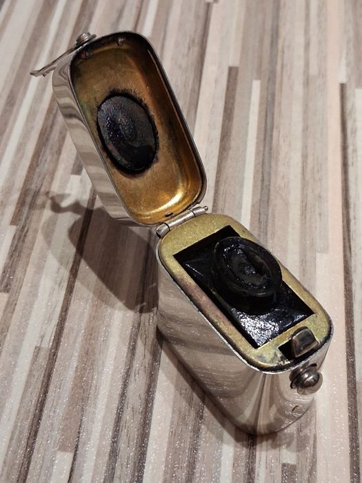 Calimara veche de călătorie