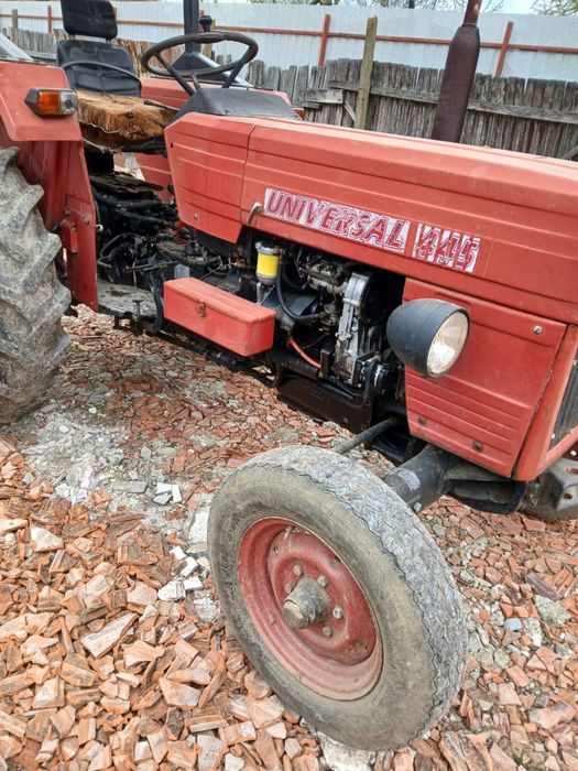 Tractor U445, an 2001