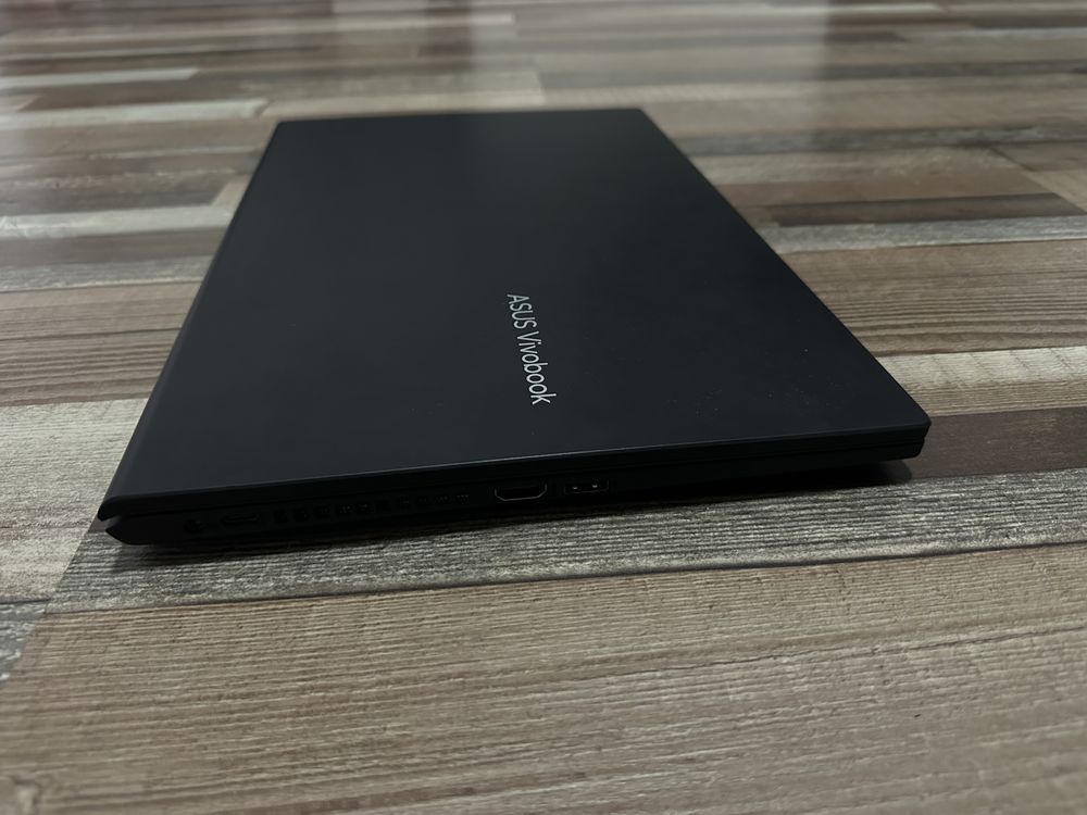 Laptop Asus VivoBook 15.6” i3 11th gen 8gb ram 256 SSD, stare perfecta